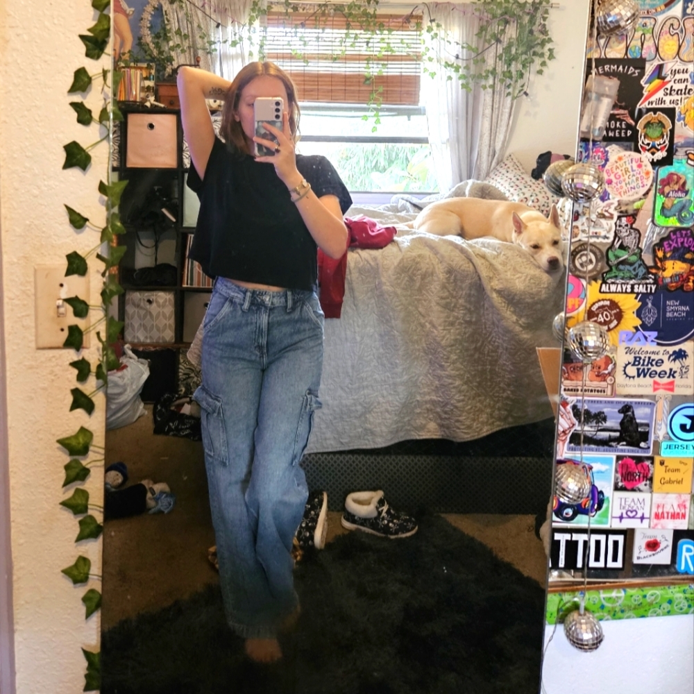 DIVIDED Cargo jeans; size 2